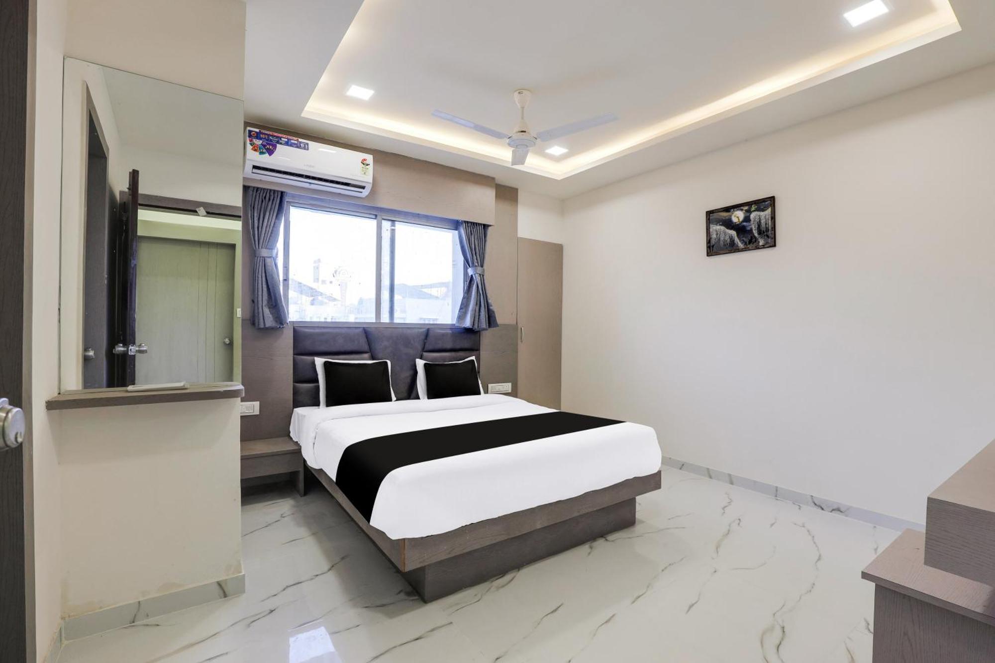Hotel O Neek Palace Ahmedabad Eksteriør billede