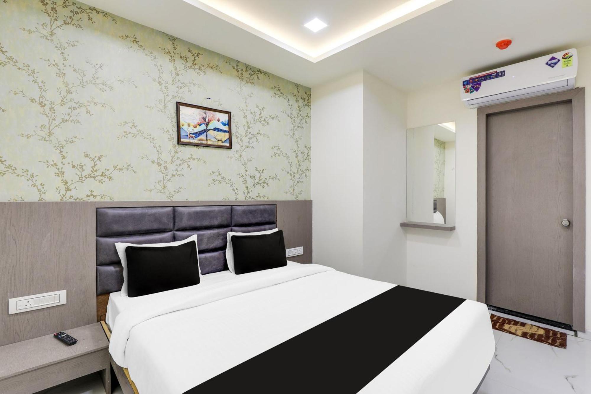 Hotel O Neek Palace Ahmedabad Eksteriør billede