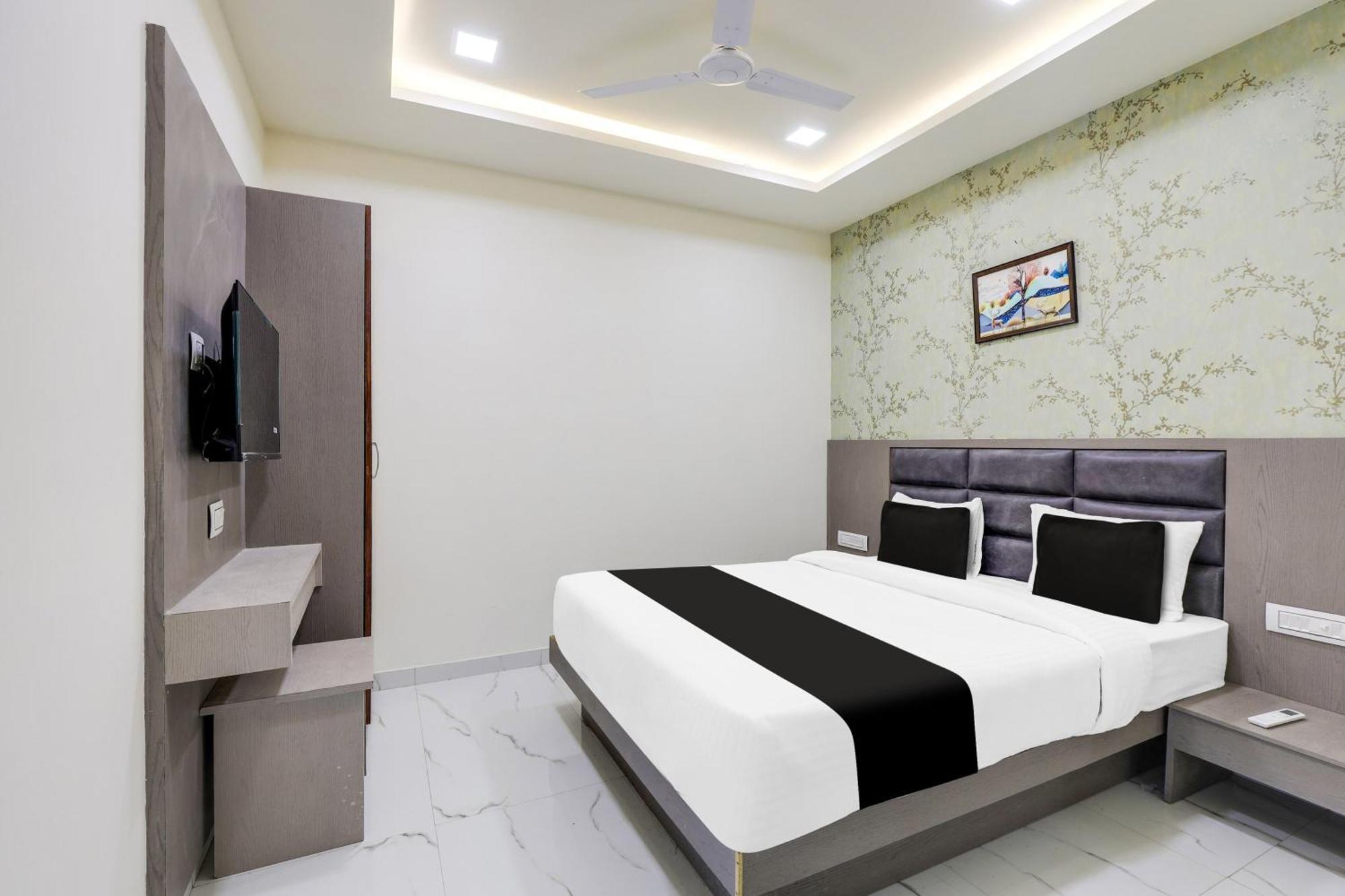 Hotel O Neek Palace Ahmedabad Eksteriør billede